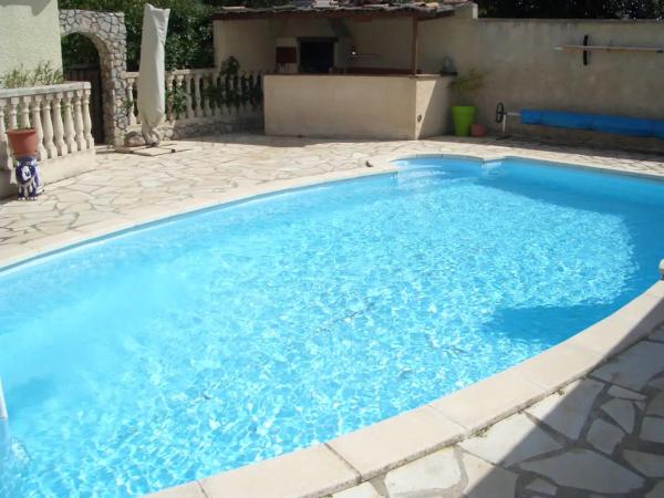 Villa avec jardin à Poussan avec piscine privée ouverte toute lannée, Buchen Sie Villa Hotels in Poussan mit Parkplatz, Parkplätze