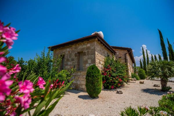Gujadani Villa, Buchen Sie Villa Villen in Simou, Villa