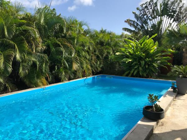 Villa Saphir B & B, Prenota Alloggio in famiglia Hotel con piscina a Grande-Terre, Piscina