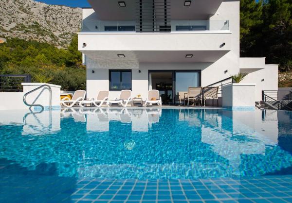 Villa Leona a luxury villa near Makarska, heated pool, Buchen Sie Villa Hotels in Gespanschaft Split-Dalmatien mit Pool, Schwimmbad