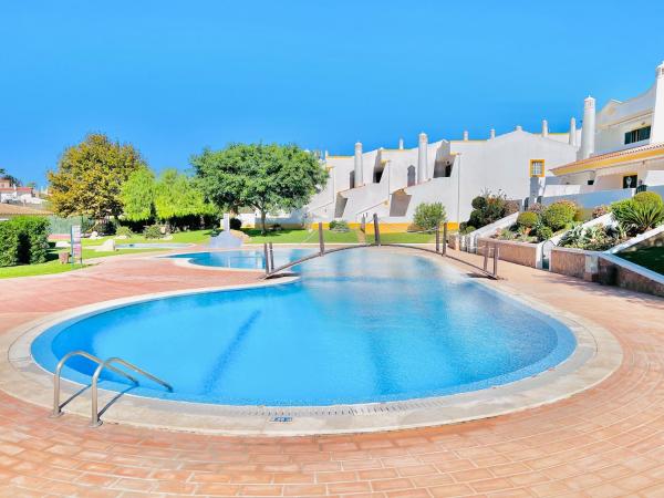 Beautiful Vila Rafaella, walk distance to beaches, Prenota Casa vacanze Hotel a Algarve con parcheggio, Parcheggio