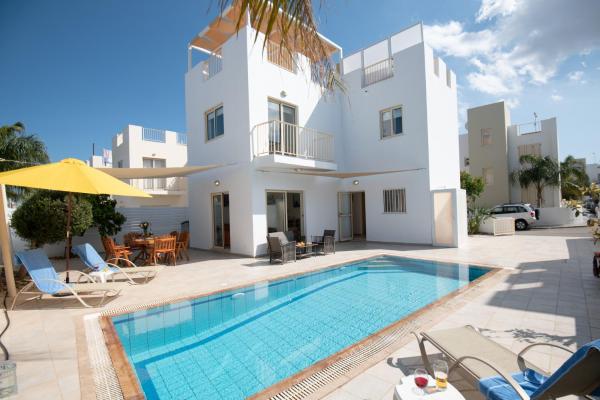 Villa Pomelo, Buchen Sie Villa Hotels mit Pool in Famagusta, Schwimmbad