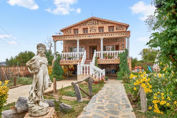 Spacious villa with pool in Porzuna - 90 m² and mountain view, Reserva ahora Villa Porzuna 