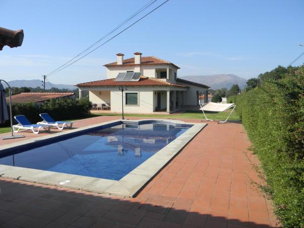 Welcoming villa in Santa Leocádia, private pool 475 m², Book Villa Feijoal Hotels with a Pool, Swimming Pool