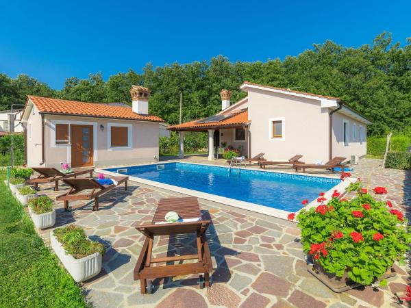 Holiday Home Villa Mihael by Interhome, Reserva ahora Casa o chalet Hoteles en Istria central con piscina, Piscina