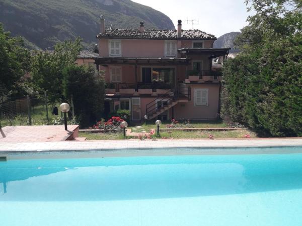 Villa Claudia indipendente con piscina ad uso esclusivo, Prenota Villa Genga Marche