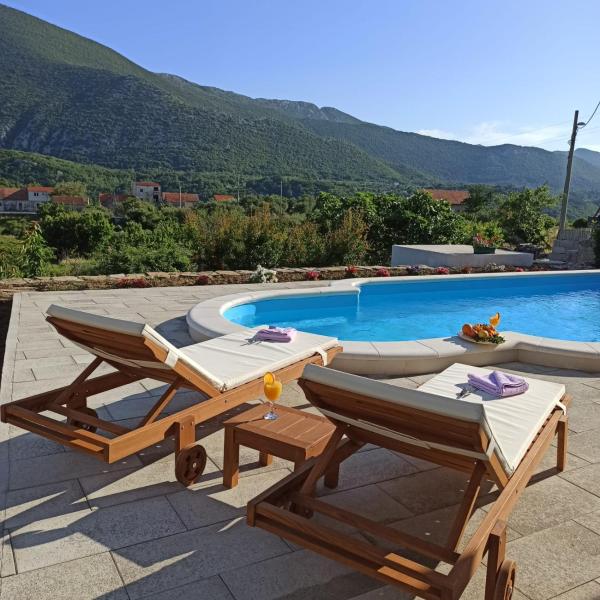Holiday Village Home Kamenica, Buchen Sie Ferienhaus Hotels in Gespanschaft Split-Dalmatien mit Pool, Schwimmbad