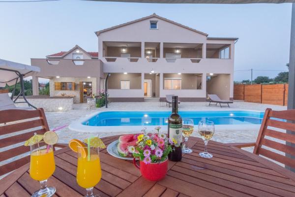 Villa Roko, Reserva ahora Villa Hoteles en Prkos con piscina, Piscina