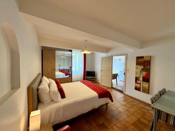 Studio au Coeur du Village avec terrasse et parking proche de Pamiers, Book Apartment Pamiers Ariège