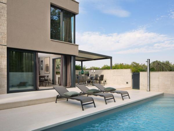 Villa Oliva by Interhome, Buchen Sie Villa Villen in Pelegrin, Villa