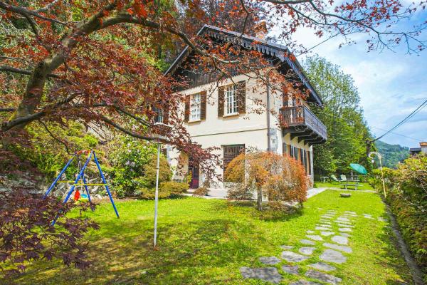 Villa Leopoldina, Prenota Casa vacanze Cottage a Premeno, Cottage
