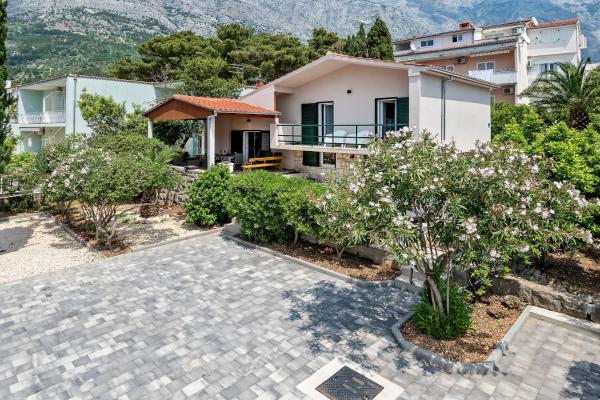 Villa Bandic, Buchen Sie Villa Hotels in Gespanschaft Split-Dalmatien mit Parkplatz, Parkplätze