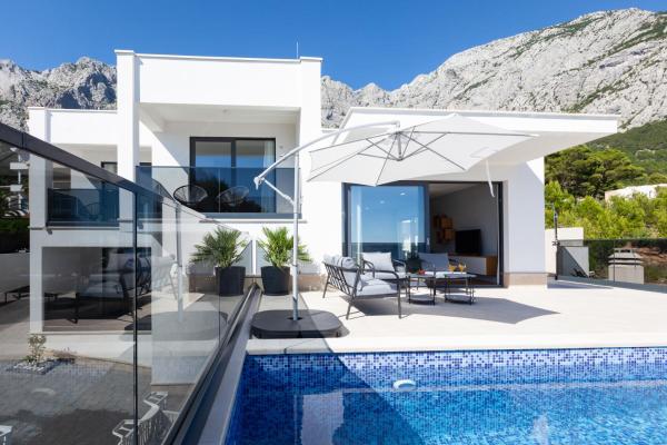 Villa MirA with fantastic sea view, Buchen Sie Villa Hotels in Gespanschaft Split-Dalmatien mit Parkplatz, Parkplätze