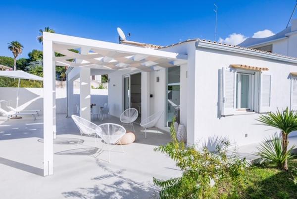 Total White Villa, Buchen Sie Villa Hotels in Sizilien mit Parkplatz, Parkplätze