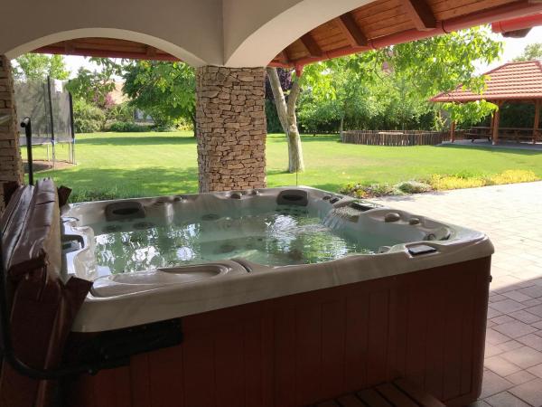 Villa Holiday, Buchen Sie Ferienwohnung Poroszló 