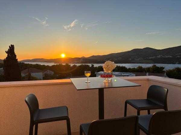 Villa LeANN, Buchen Sie Villa Hotels in Gespanschaft Split-Dalmatien mit Pool, Schwimmbad