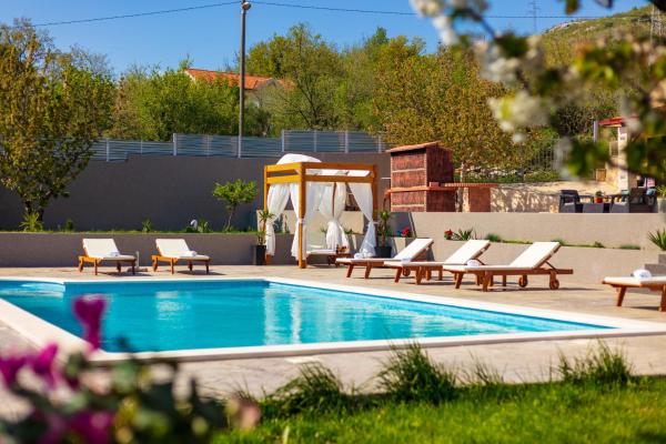 Villa Relax, Buchen Sie Villa Hotels in Gespanschaft Split-Dalmatien mit Pool, Schwimmbad