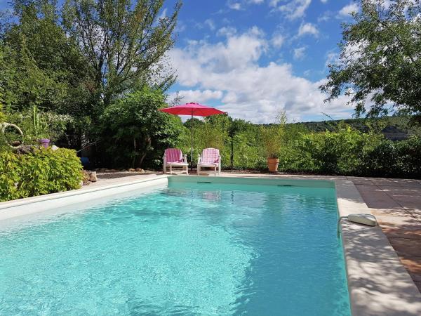 Stylish holiday home near St Br s, Prenota Villa Hotel con piscina a Cevenne, Piscina