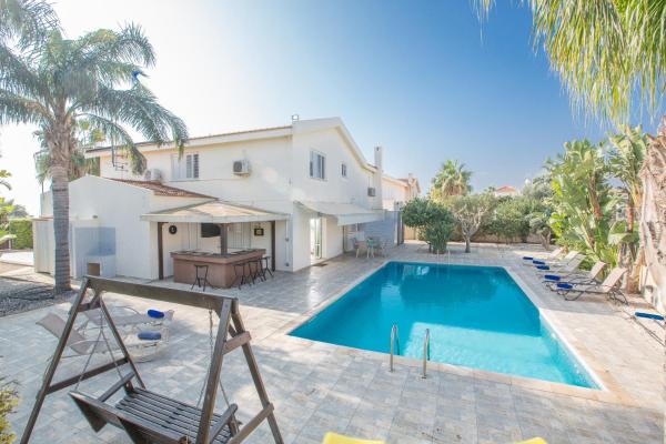 Papaya Royal Villa, Buchen Sie Villa Hotels mit Pool in Famagusta, Schwimmbad