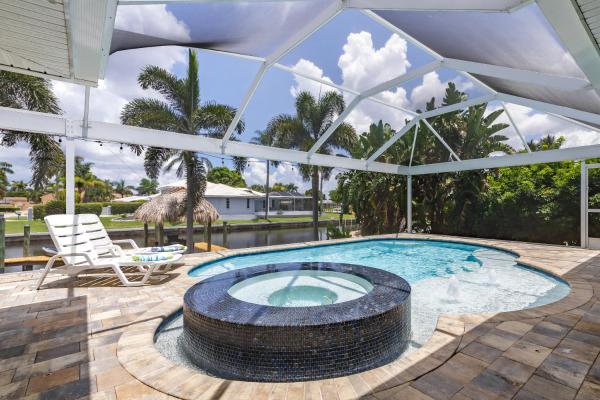 Half mile to the beach! Heated Pool & Spa, with Tiki on boat dock! - Villa Changes in Attitude, Prenota Casa vacanze Hotel SPA a Florida, SPA