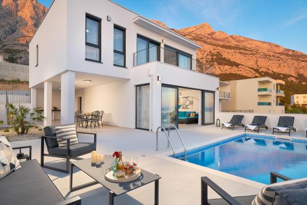 Villa Maxima with heated pool - Makarska Veliko Brdo, Buchen Sie Villa Hotels in Gespanschaft Split-Dalmatien mit Parkplatz, Parkplätze