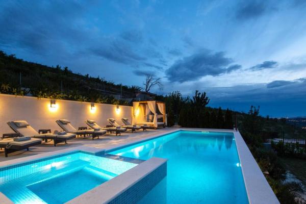 Villa Nava, Buchen Sie Villa Hotels in Gespanschaft Split-Dalmatien mit Pool, Schwimmbad