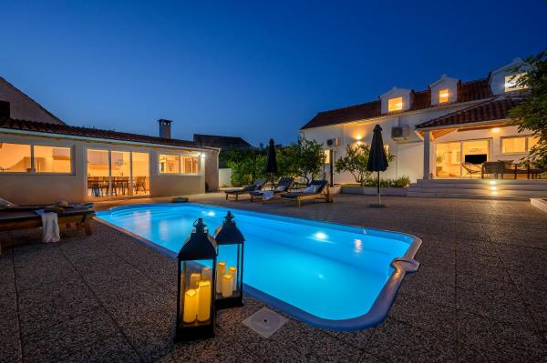 Villa Bellezza, Prenota Villa Hotel con piscina a Croatian Islands, Piscina