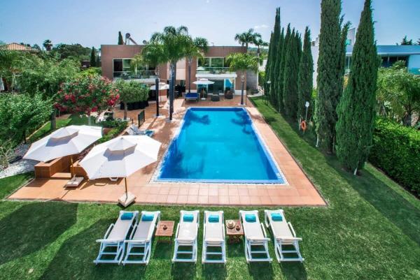 Villa Laguna, Golf - Stunning house - Laguna Golf Course, Prenota Villa Hotel con piscina a Sotavento, Piscina