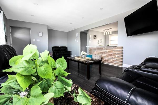 5BR House Close to Falls & Aquarium, Buchen Sie Ferienhaus Niagara Falls Buffalo
