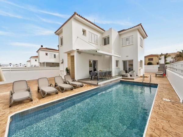 Elite Luxury Villa, Buchen Sie Ferienhaus Hotels mit Pool in Famagusta, Schwimmbad