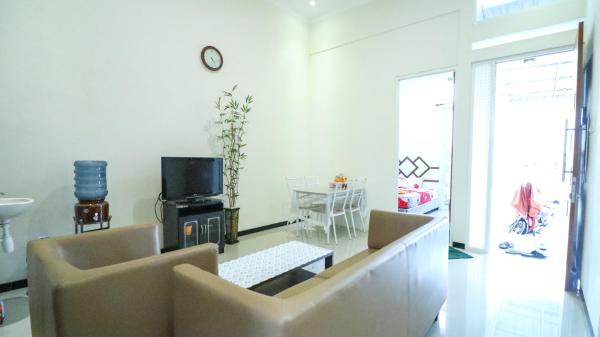 Villa Harmoni Syariah by Masterpiece Villa, Prenota Villa Karangploso East Java