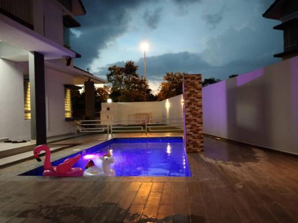 Villa with private Pool and Sauna @ Nilai, Prenota Villa Hotel con piscina a Nilai, Piscina