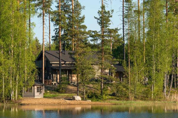Beautiful lakeside Villa Vetojärvi, Réserver Villa Pennala Finlande-Orientale