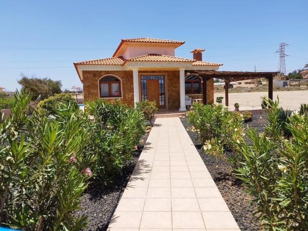 Villa Casa Del Sol 3 Bedroom Villa With Private Solar Covered 12m x 6m Pool Minimum Stay 7 Nights Chromecast And WiFi Throughout The Property, Réserver Villa Triquivijate Fortaventure