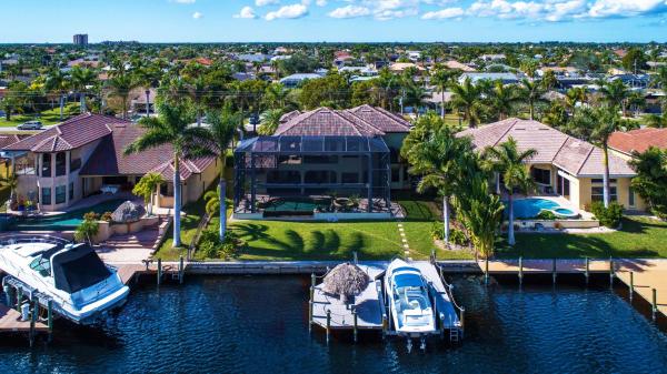 Tropical waterfront paradise with gulf access, heated infinity pool and spa - Villa Southern Shores, Prenota Villa Hotel SPA a Florida, SPA