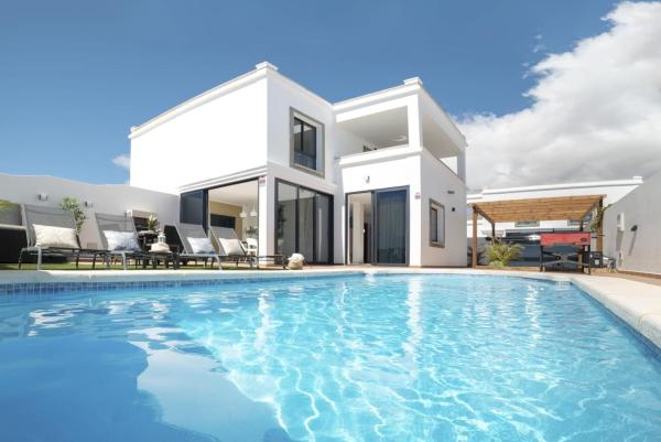 Villa Abeto, Prenota Villa Yaiza 