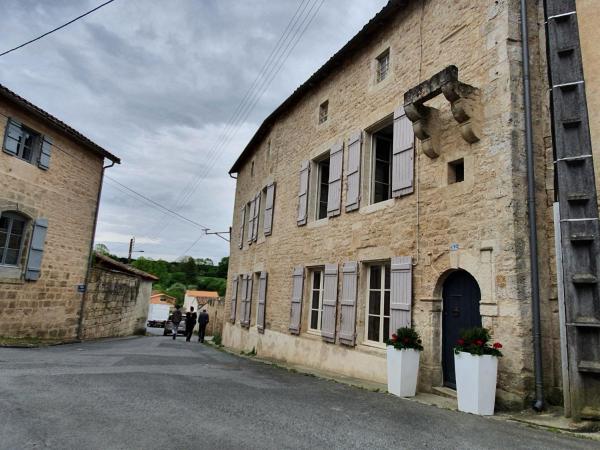 Maison Fossemagne, Buchen Sie Bed & Breakfast Melle 