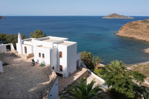 Ivi Beach Front Villa, Leros, Prenota  Vromolithos Partheni
