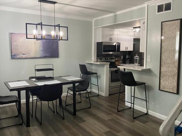 HHI Homes- Newly Renovated Cozy Modern Pet-Friendly Villa-Ideal Location, Buchen Sie Villa Hilton Head Island LowCountry
