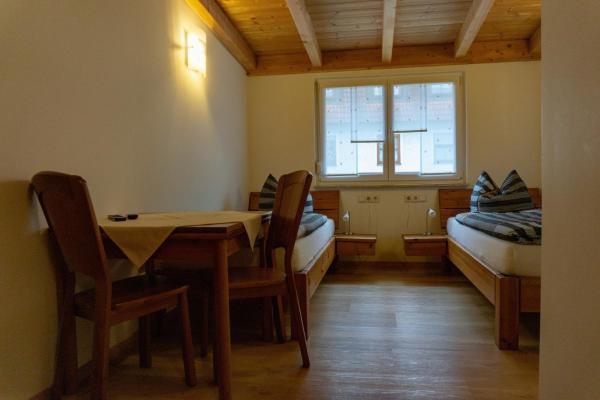 Gästehaus Familie John, Book Guesthouse Veitsbronn Bavaria