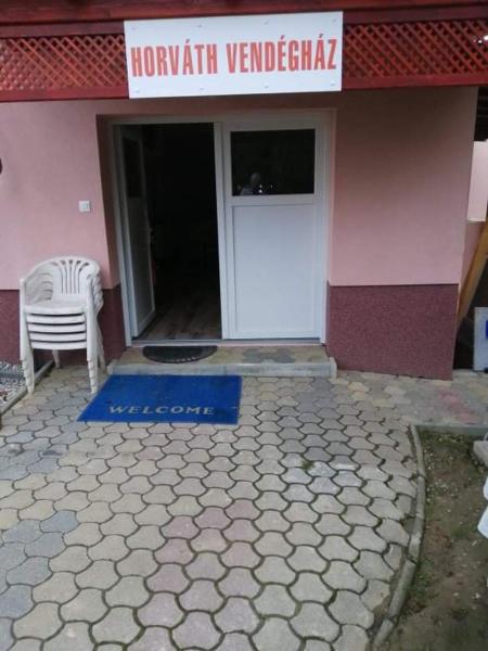 HORVÁTH VENDÉGHÁZ, Réserver Appartement Hôtels à Western Transdanubia avec parking, Parking