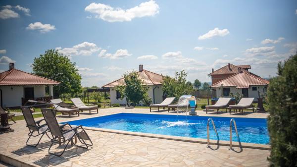 Apartmani Čalane, Buchen Sie Pension Hotels mit Pool in Zentralserbien, Schwimmbad
