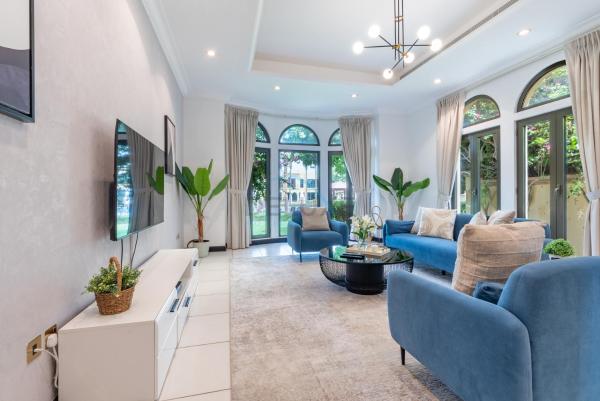 Splendid 5BR Villa at Canal Cove Palm Jumeirah by Deluxe Holiday Homes