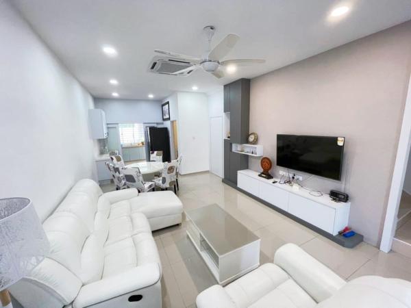 Entire 4 BDR white house @ Yong Peng, Prenota Casa di campagna Hotel a Johor con parcheggio, Parcheggio