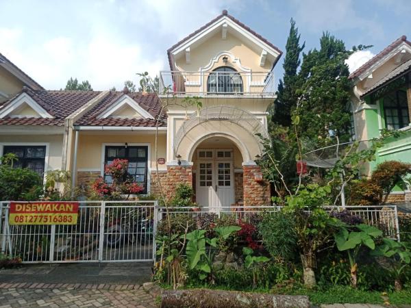 Villa kota bunga 3 kamar full Wifi bersih rapi, Réserver Villa Villas à Cikundul, Villa