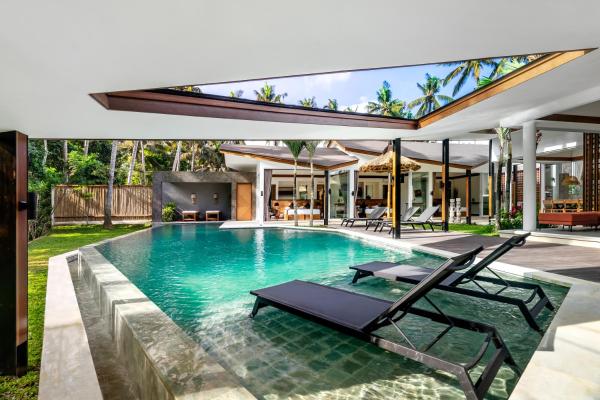 Villa Crazy Roof by BaliSuperHost, Buchen Sie Villa Ferienhäuser in Bali, Cottage