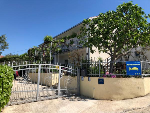 Apartmani Area Doma, Buchen Sie Ferienwohnung Hotels in Gespanschaft Split-Dalmatien mit Parkplatz, Parkplätze
