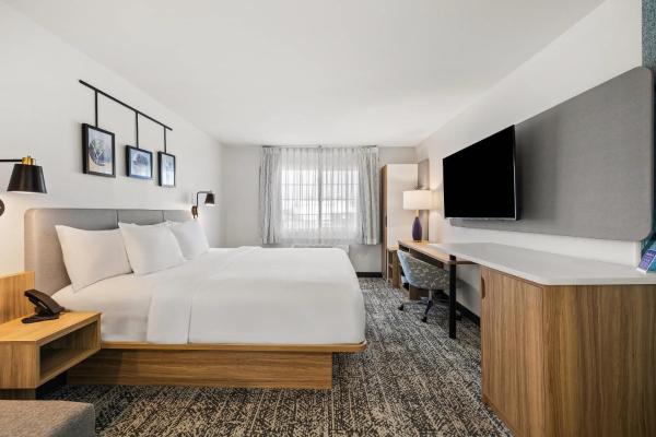 Rodeway Inn & Suites