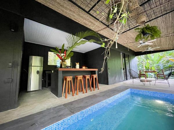 Villa JOEYSHE- New Luxury Villa with Pool & AC, Prenota Villa Hotel con piscina a Limon, Piscina