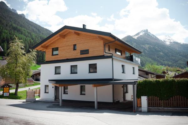 Johann Apartments, Prenota Appartamento Hotel a Tirolo con parcheggio, Parcheggio